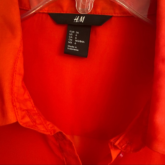 🔺 Red Sheer H&M Sleeveless Button Down - Picture 2 of 7